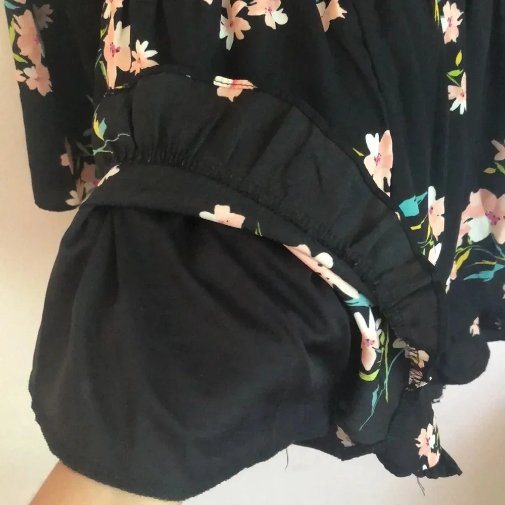 Urban Outfitters floral romper size medium